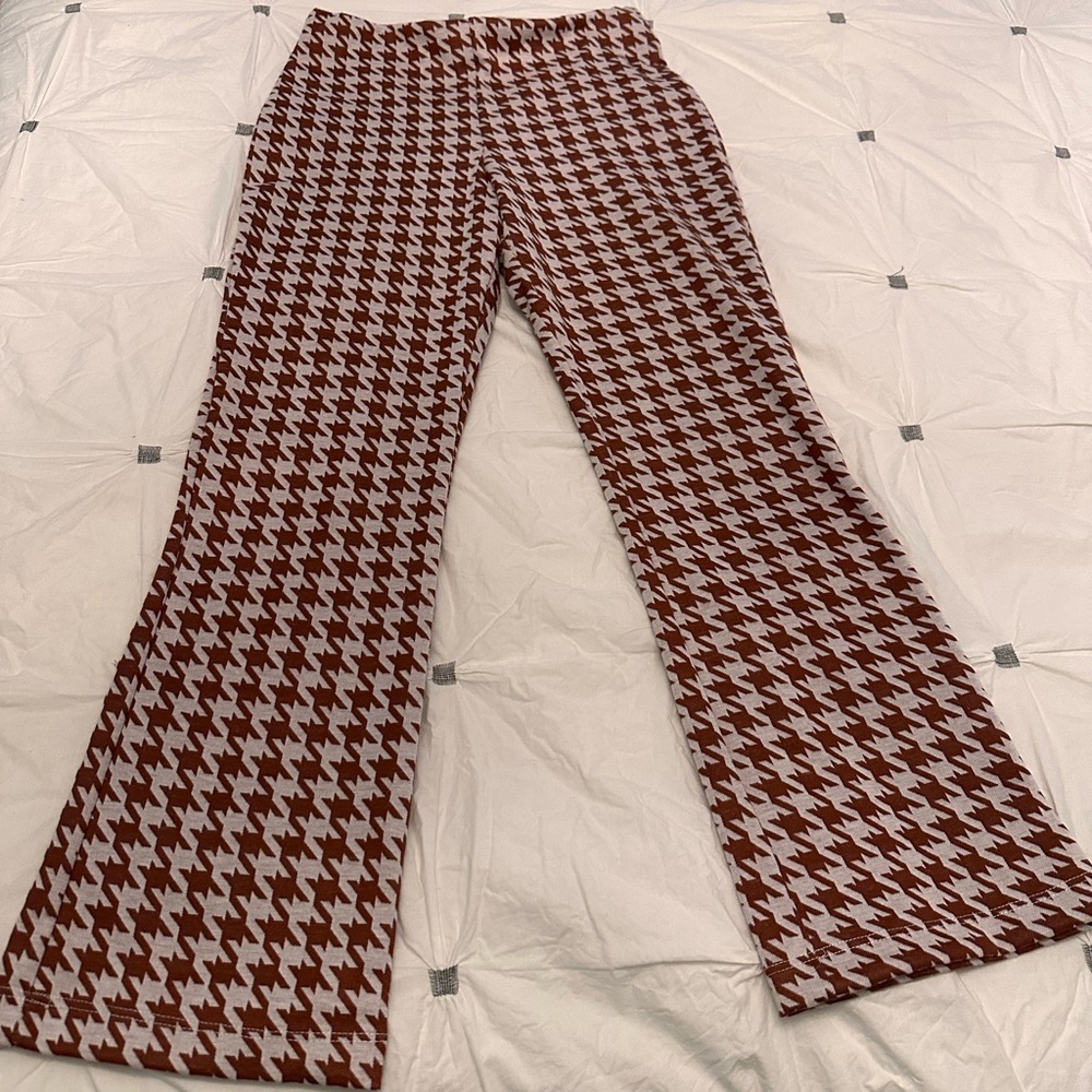 Stretchy ankle pants.